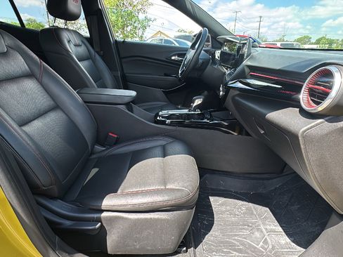 Used 2024 Chevrolet Trax RS w/ Sunroof Package image 28