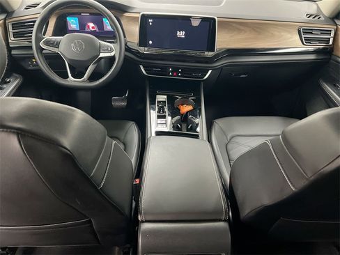 Used 2024 Volkswagen Atlas SE image 10