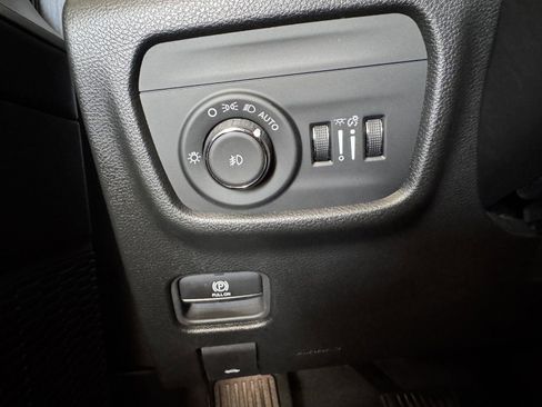 Used 2025 Jeep Grand Cherokee Limited w/ Trailer Tow Package AWD/4WD image 20