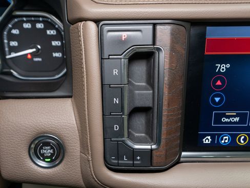 Used 2021 GMC Yukon Denali w/ Denali Premium Package image 27