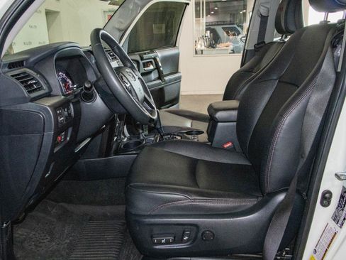 Used 2021 Toyota 4Runner Venture w/ Moonroof Package AWD/4WD image 8