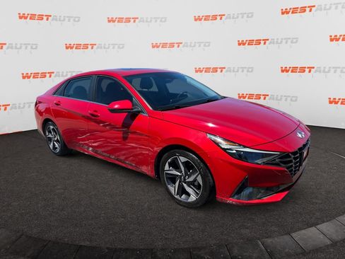 Used 2023 Hyundai Elantra Limited w/ Preferred Accessory Package FWD image 7
