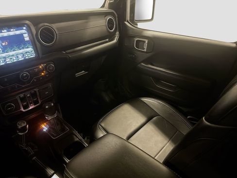 Used 2019 Jeep Wrangler Unlimited Sahara image 27