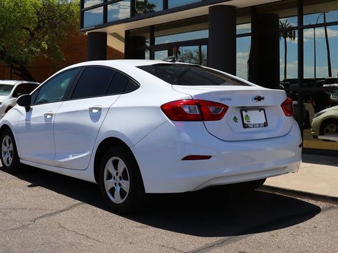 Used 2018 Chevrolet Cruze LS FWD image 9