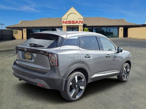Used 2025 Nissan Kicks SR AWD/4WD image 4
