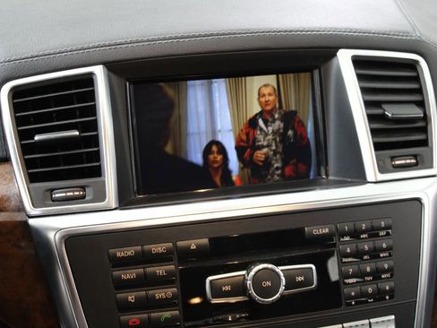 Used 2015 Mercedes-Benz GL 550 4MATIC image 39