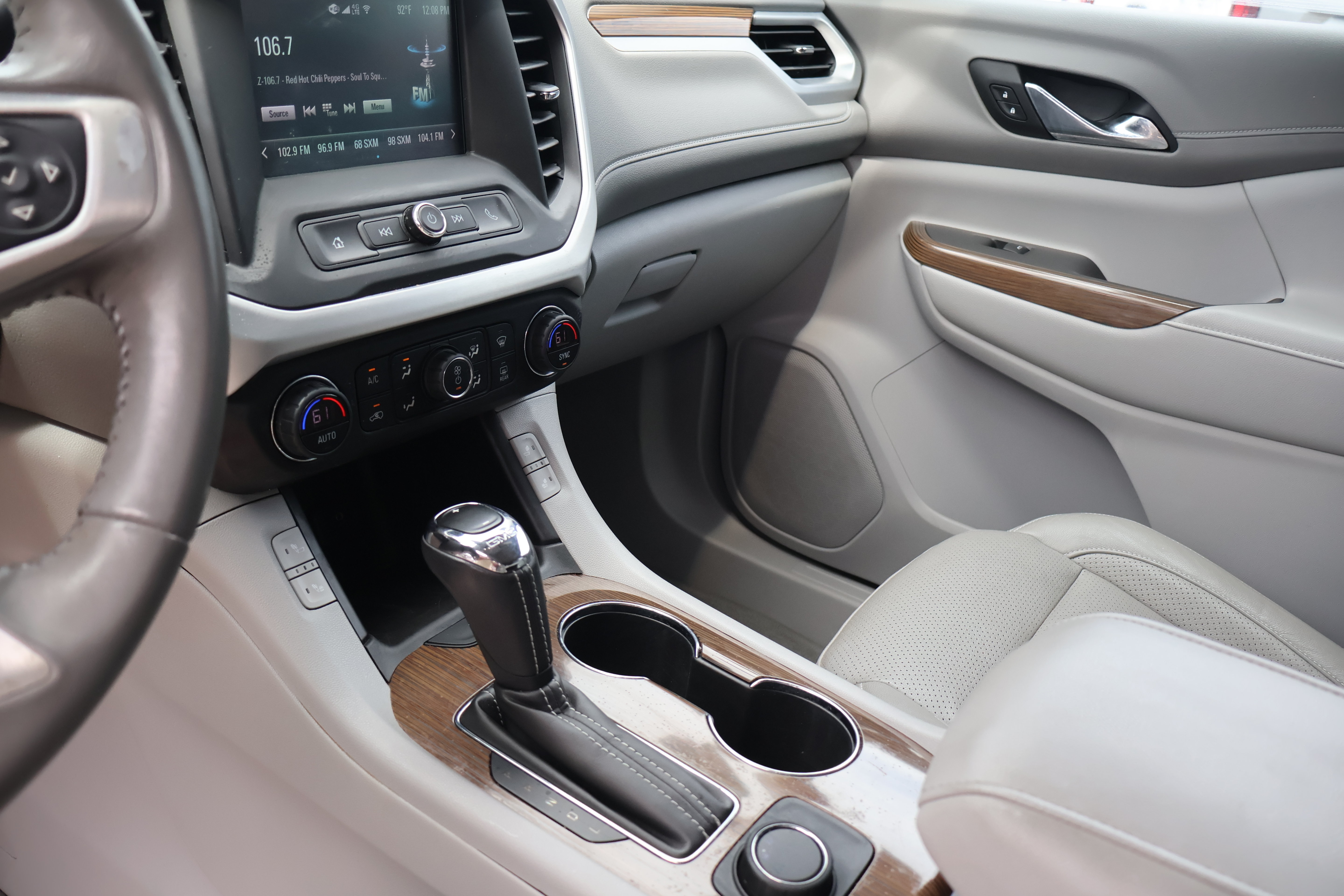 Used 2019 GMC Acadia SLE FWD image 10