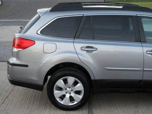 Used 2011 Subaru Outback 2.5i Premium AWD/4WD image 11