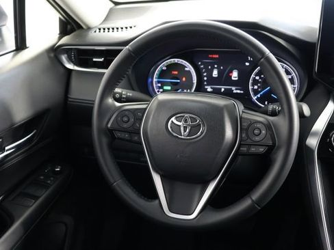 Used 2024 Toyota Venza LE image 10