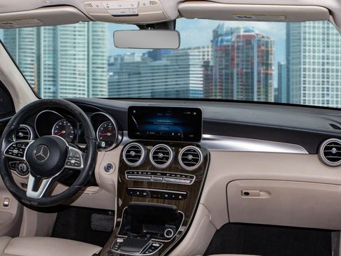 Used 2021 Mercedes-Benz GLC 300 w/ Premium Package image 21