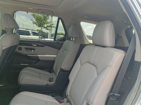 Used 2024 Honda Pilot Touring image 17