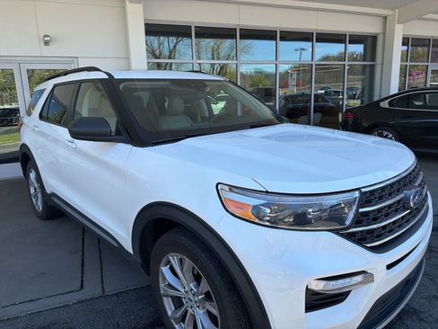 Used 2023 Ford Explorer XLT w/ Equipment Group 202A AWD/4WD image 2