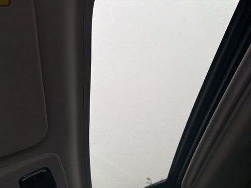 Used 2017 Subaru Outback 2.5i Premium image 19