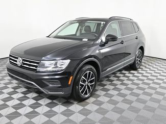 Used 2021 Volkswagen Tiguan SE w/ Panoramic Sunroof Package video 2