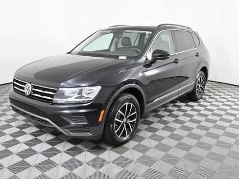 Used 2021 Volkswagen Tiguan SE w/ Panoramic Sunroof Package image 2