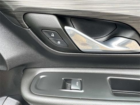 Used 2022 GMC Terrain SLE image 18