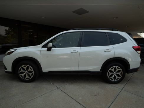 Certified 2024 Subaru Forester Premium AWD/4WD image 4