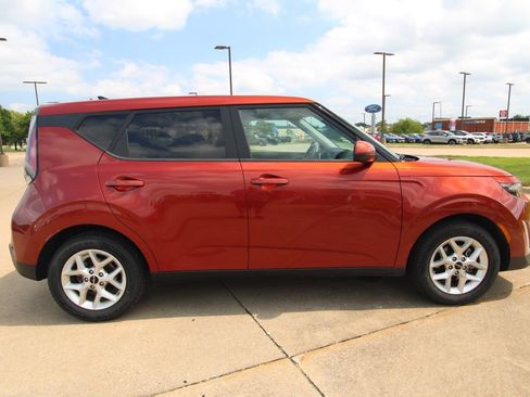 Used 2024 Kia Soul LX w/ Option Group 015 FWD image 4
