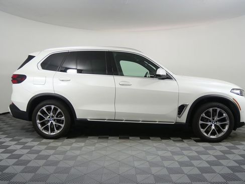 Used 2026 BMW X5 sDrive40i image 2