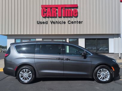 Used 2022 Chrysler Pacifica Touring