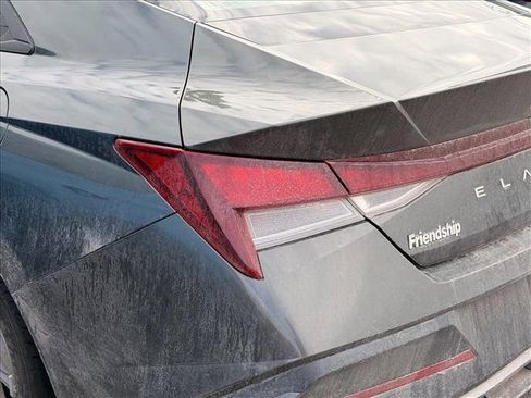 Used 2024 Hyundai Elantra SE image 8