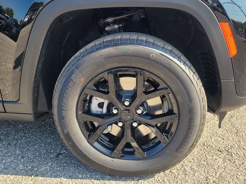 New 2025 Jeep Grand Cherokee L Altitude image 9