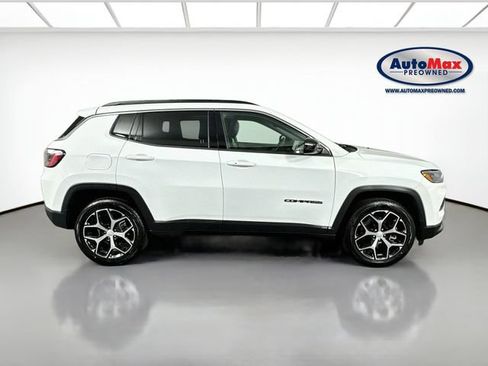 Used 2024 Jeep Compass Latitude AWD/4WD image 9