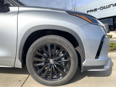 Used 2023 Toyota Highlander XSE image 13