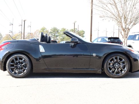 Used 2017 Nissan 370Z Touring image 22