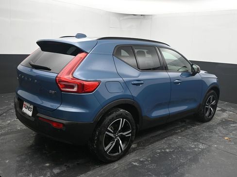 Used 2024 Volvo XC40 B5 Core image 12