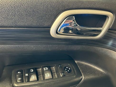 Used 2019 Jeep Grand Cherokee Altitude image 9