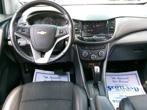 Used 2022 Chevrolet Trax LT w/ Driver Confidence Package AWD/4WD image 11