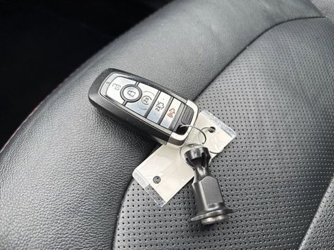 Used 2018 Ford Explorer Sport image 38