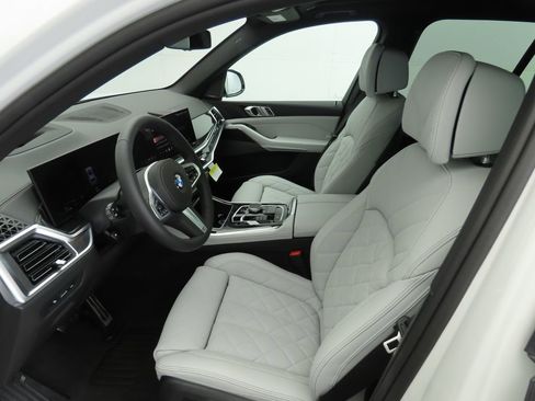 Used 2026 BMW X5 sDrive40i w/ M Sport Package image 21