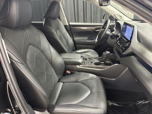 Used 2022 Toyota Highlander Platinum AWD/4WD image 34