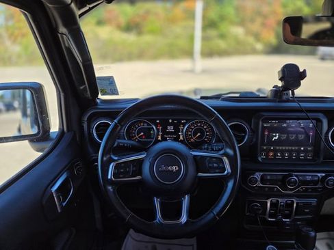 Used 2018 Jeep Wrangler Unlimited Sahara w/ Quick Order Package 24M Moab image 21