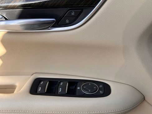 Used 2019 Cadillac XT5 FWD image 23