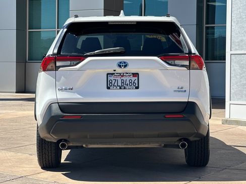 Certified 2021 Toyota RAV4 LE AWD/4WD image 6
