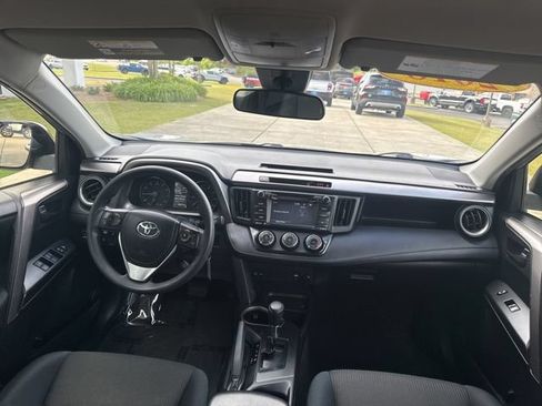 Used 2018 Toyota RAV4 LE FWD image 16