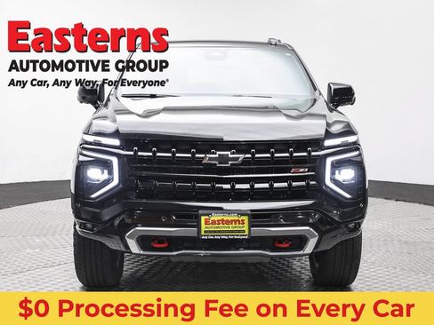 Used 2025 Chevrolet Suburban Z71 AWD/4WD image 2