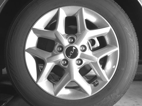 Used 2025 Kia Soul LX w/ LX Technology Package FWD image 14