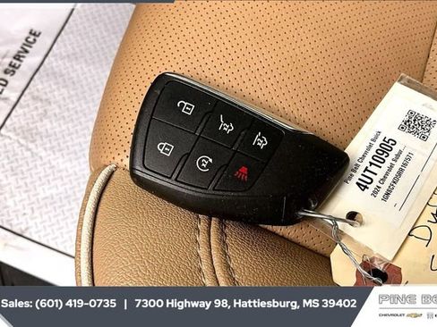 Used 2024 Chevrolet Suburban Premier w/ Premium Package image 9