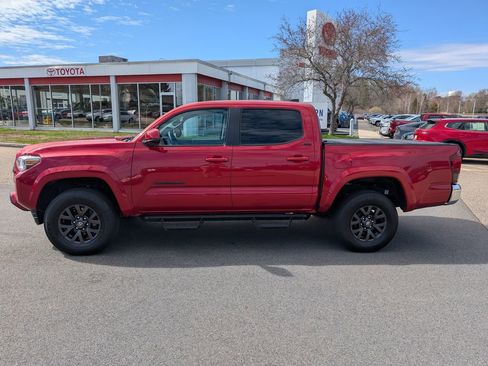 Used 2021 Toyota Tacoma SR5 w/ SR5 Appearance Package (SM) image 2