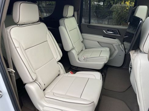 New 2026 GMC Yukon XL Denali w/ Denali Reserve Package image 28