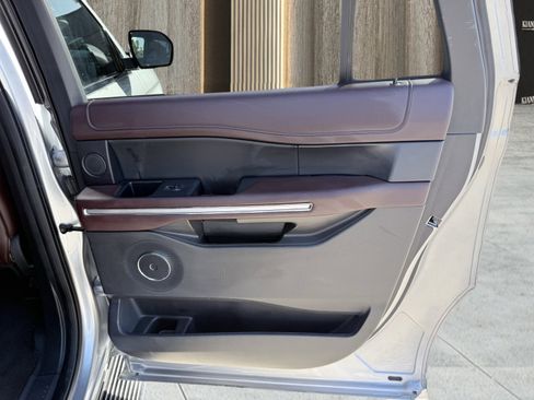 Used 2023 Ford Expedition Max Limited image 42