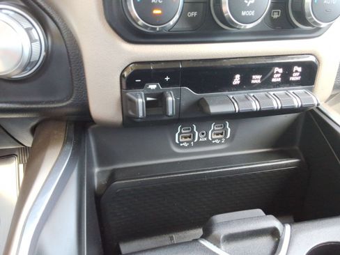 Used 2022 RAM 1500 Laramie AWD/4WD image 18