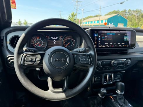 Used 2026 Jeep Wrangler Sport AWD/4WD image 18