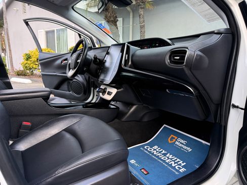 Used 2018 Toyota Prius Prime Premium w/ Carpet Mat Package FWD image 12