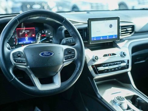 Used 2023 Ford Explorer XLT image 26