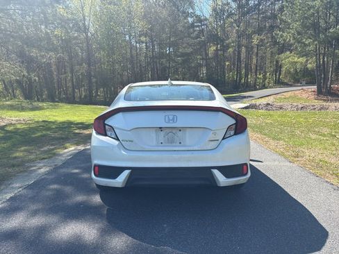 Used 2017 Honda Civic Touring image 6